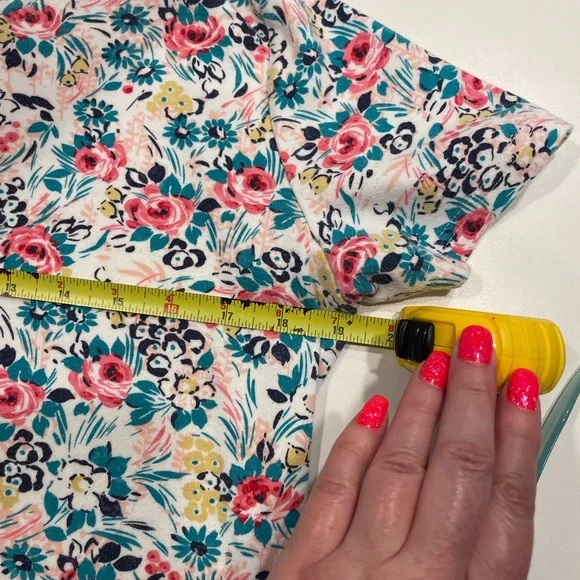 Basic Additions Ladies Floral Short Sleeve T-Shirt Size Medium. - Picture 6 of 7